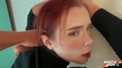 Man neukt yn 'e mûle en kut Obedient Redheaded Skimpy en Cum op tits